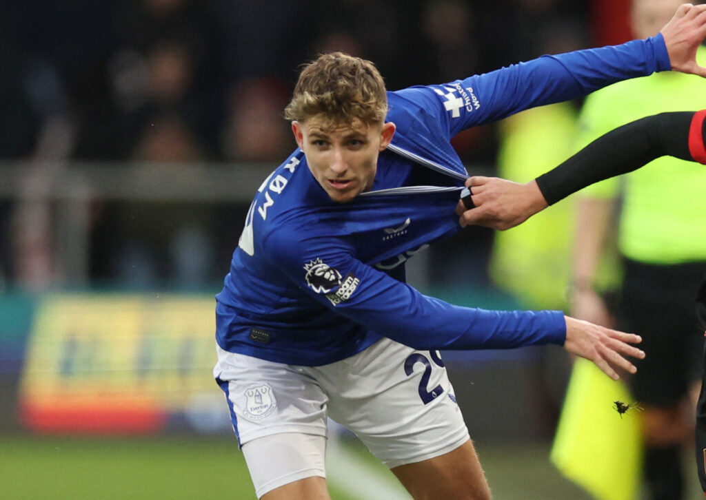 Lindstrøm i duel om bolden