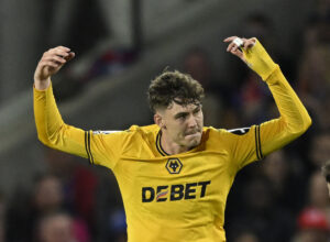 Jørgen Strand Larsen jubler