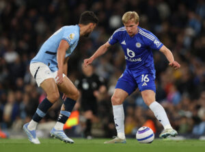 Victor Kristiansen i kamp mod Manchester City.