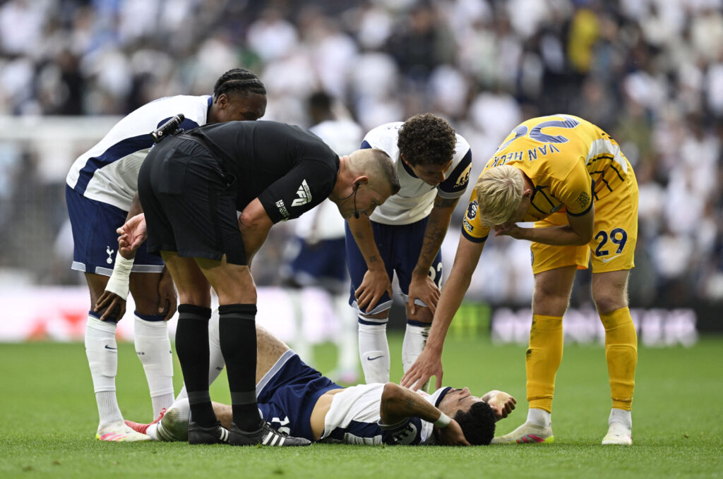 Solanke i græsset mod Brighton