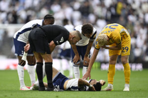 Solanke i græsset mod Brighton