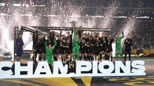 Mexico løfter pokalen efter at have vundet Gold Cup.