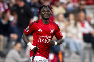 Musa Juwara under en kamp for Vejle Boldklub.