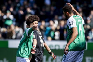 Serginho og Ementa i en high-five.