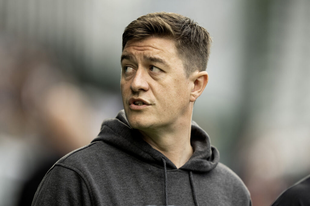 Nickolai Lund kigger til venstre.