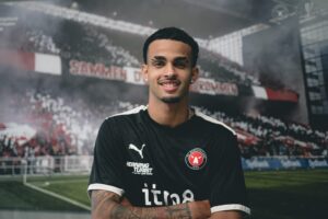 Daniel Dias Lucas med FCM's trøje