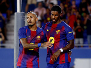 Soccer Football - Friendly - Joan Gamper Trophy - FC Barcelona v Como - Estadi Johan Cruyff, Barcelona, Spain - August 10, 2025 FC Barcelonas Raphinha celebrates scoring their third goal with Marcus Rashford REUTERS/Bruna Casas