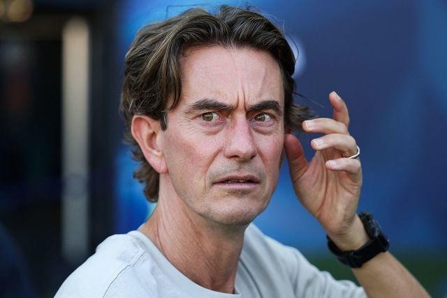 Tottenham Hotspurs Danish head coach Thomas Frank looks on ahead of a training session at Friuli stadium, in Udine, on August 12, 2025, on the eve of the 2025 UEFA Super Cup final football match between Paris Saint-Germain (PSG)and Tottenham Hotspur FC. (Photo by FRANCK FIFE / AFP)