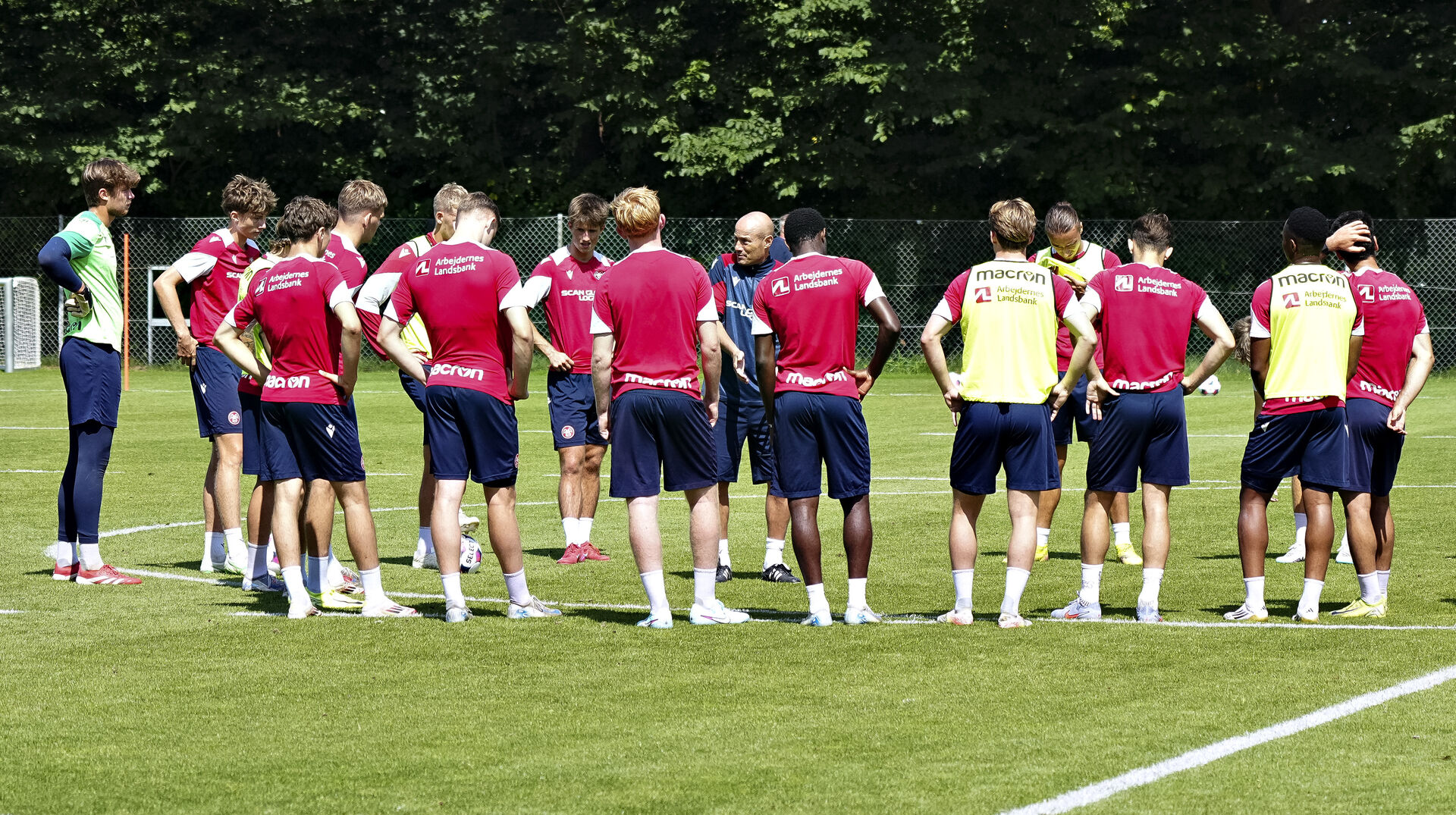 Steffen Højer på træningsbanen som cheftræner i AaB