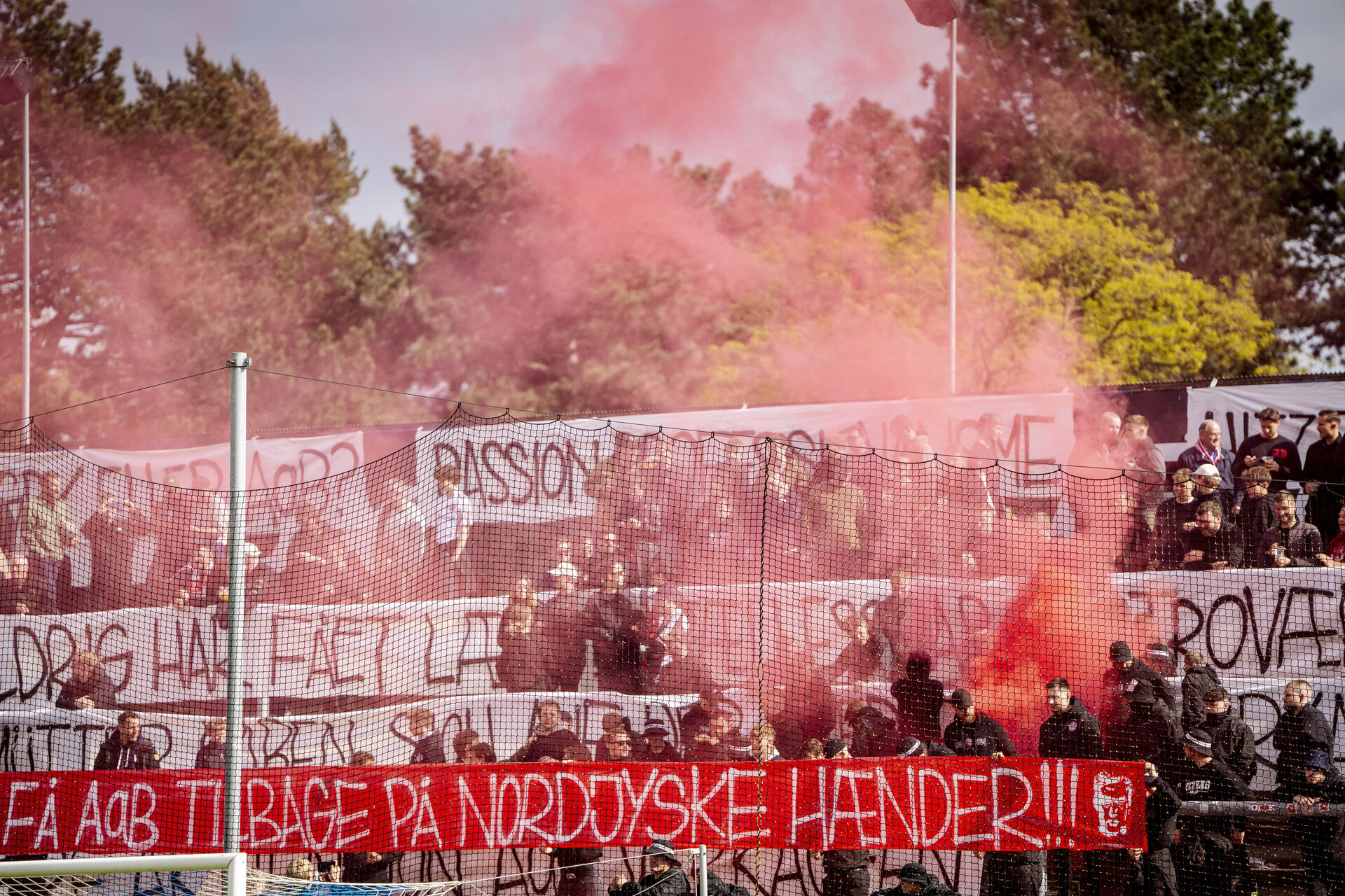 Aab-fans protesterer imod ejerne