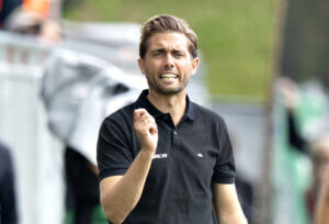 Jakob Poulsen med løftet finger