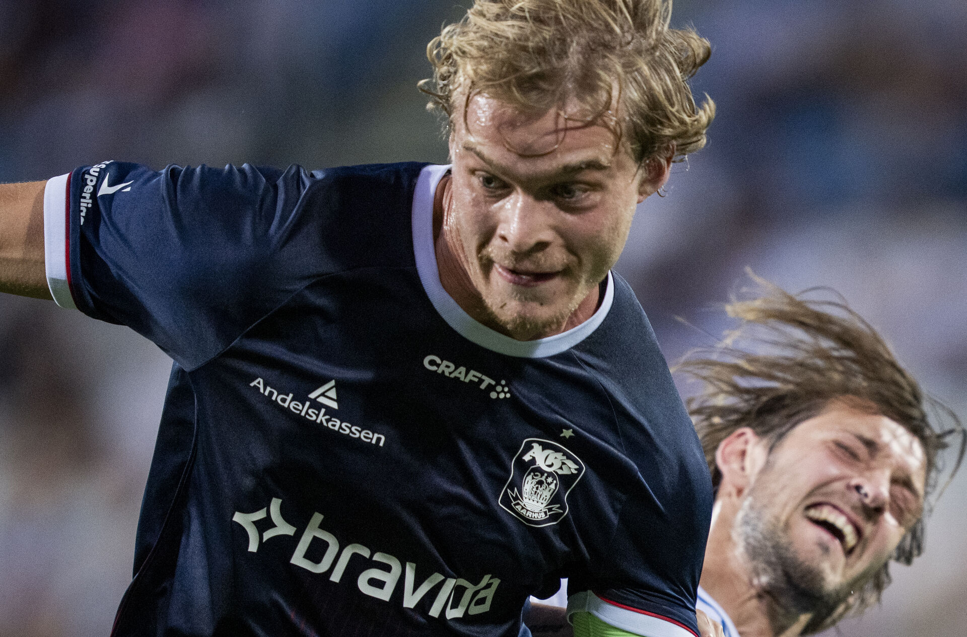 Mads EMil Madsen i duel med Rasmus Falk