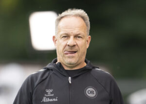 Zorniger slikker sig om munden