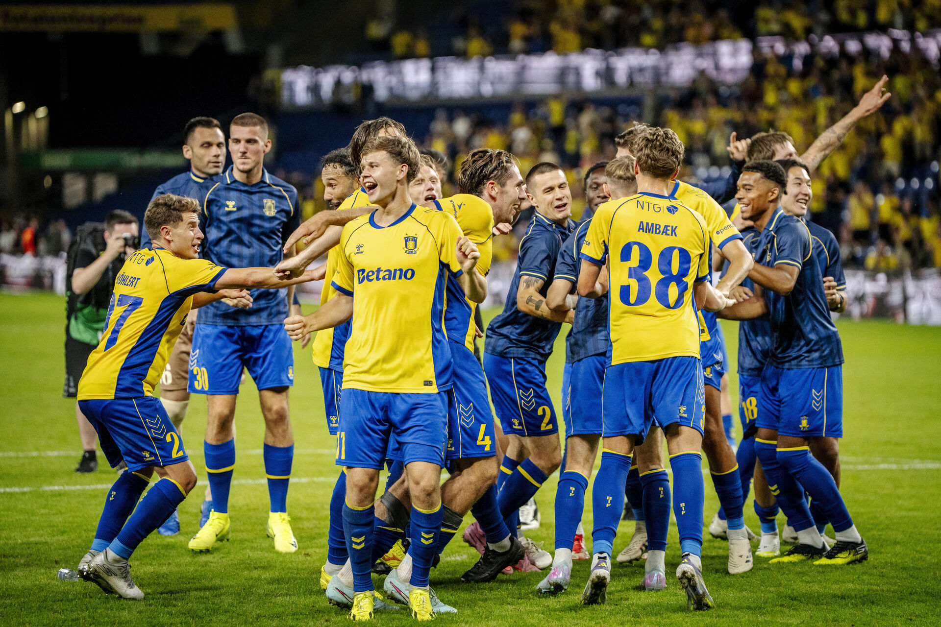 Brøndby IF's spillere jubler.