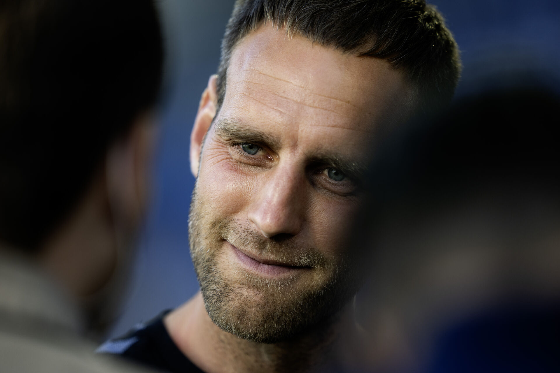 Frederik Birk bliver interviewet til tv.