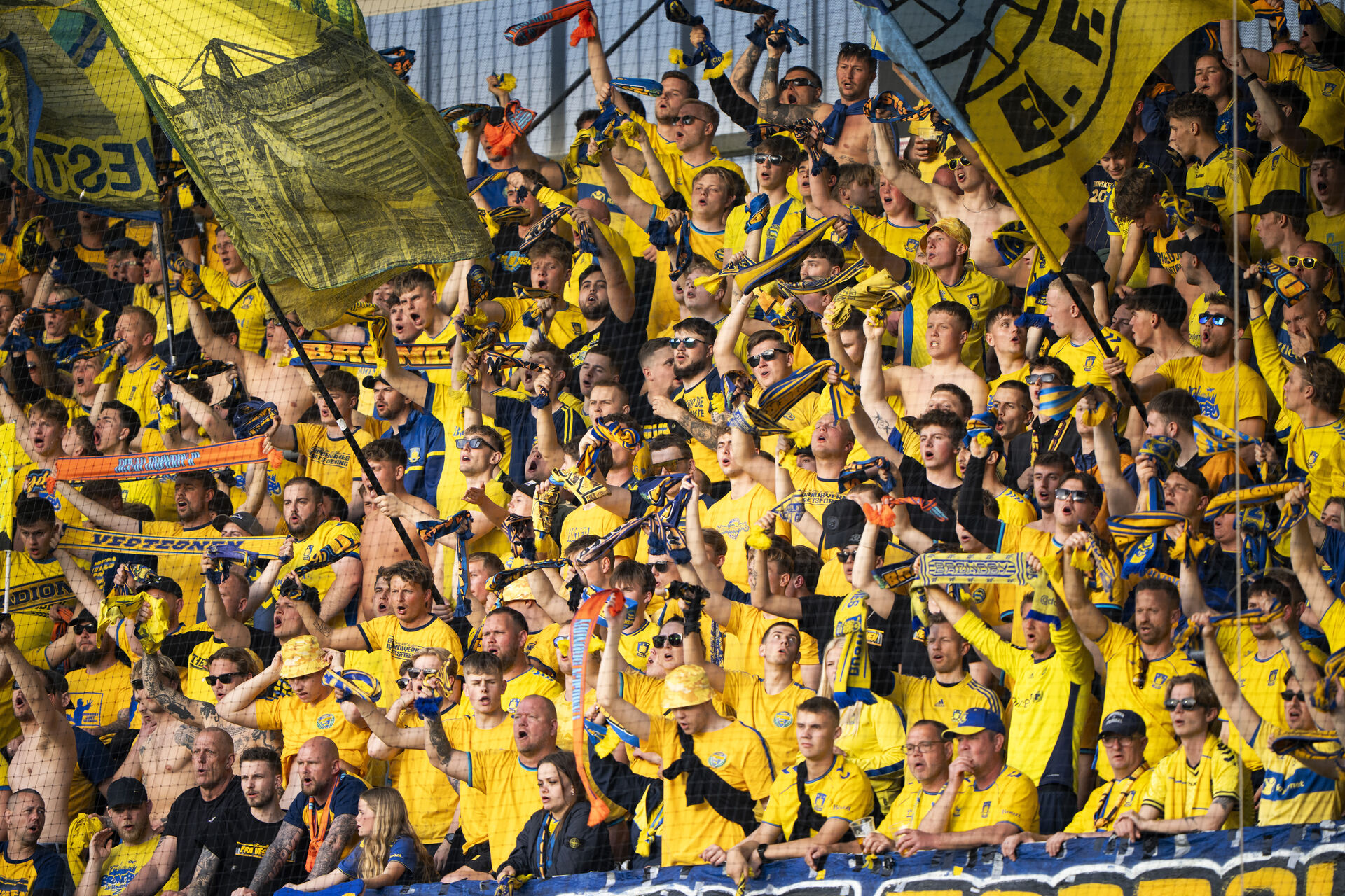 Brøndby IF's fans støtter deres hold.