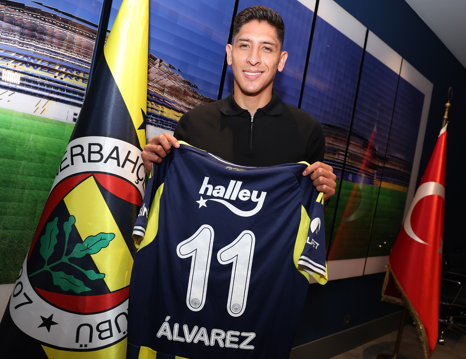 Alvarez præsenteres i Fenerbahce.