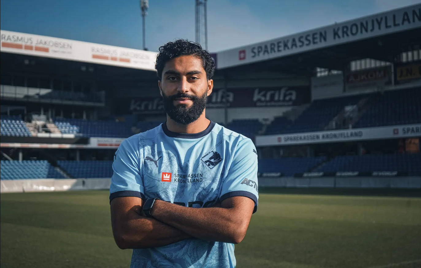 Amin Al-Hamawi poserer i Randers-trøjen
