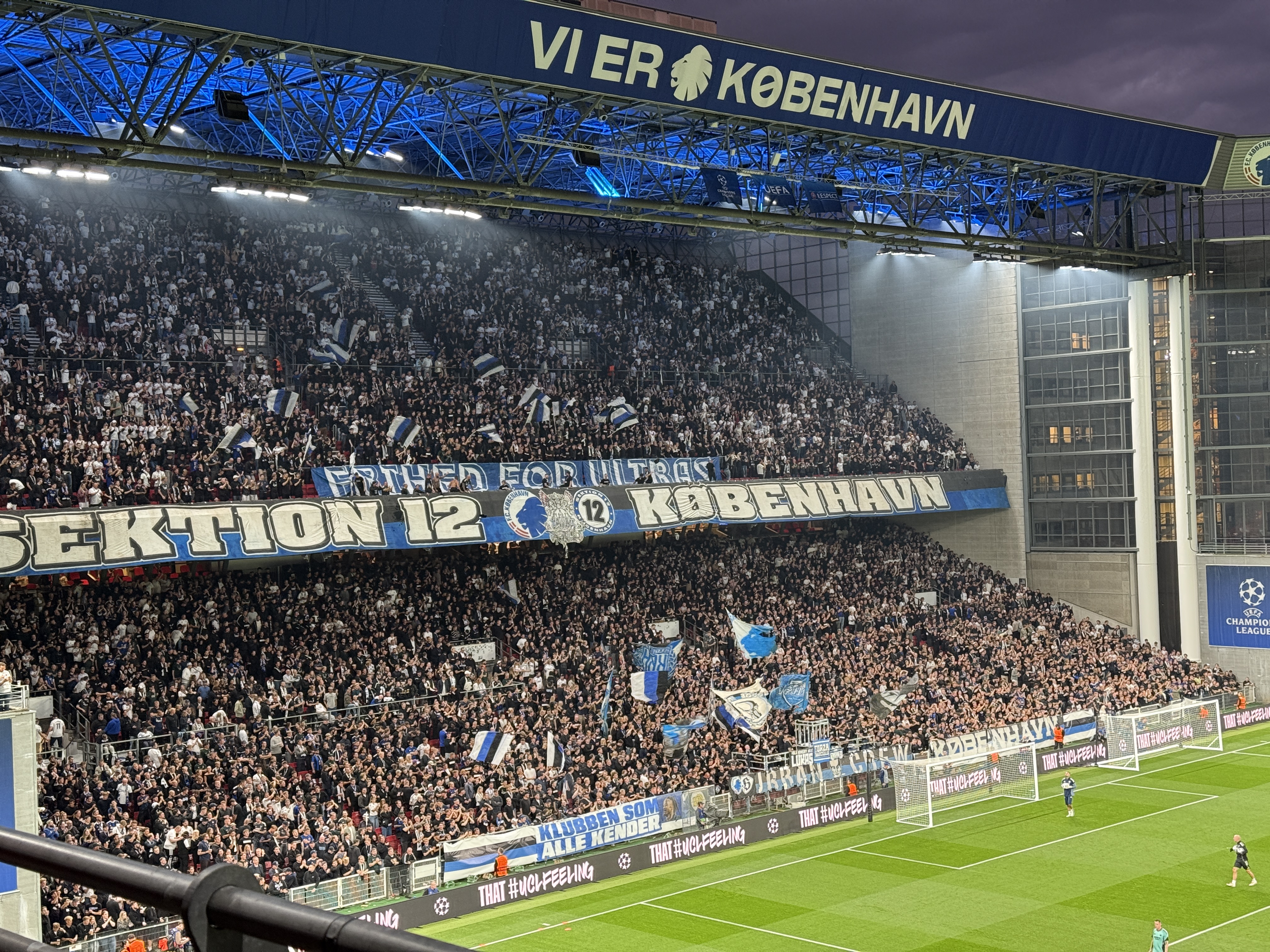 Sektion 12 forud for Champions League-playoffen mod FC BAsel.