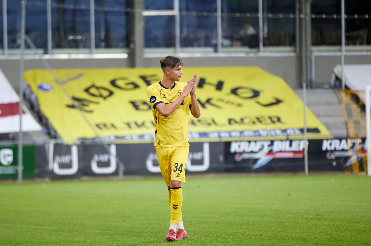 Frederik Roslyng klapper