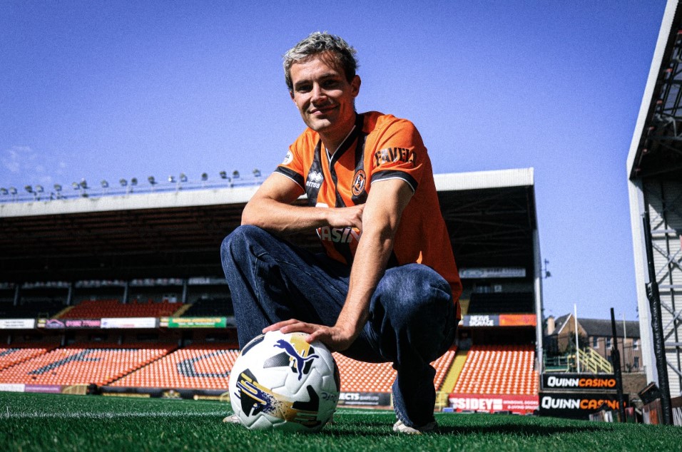 Julius Eskesen præsenteret i Dundee