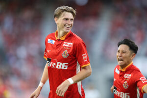 Kasper Junker med et stort smil på læben.