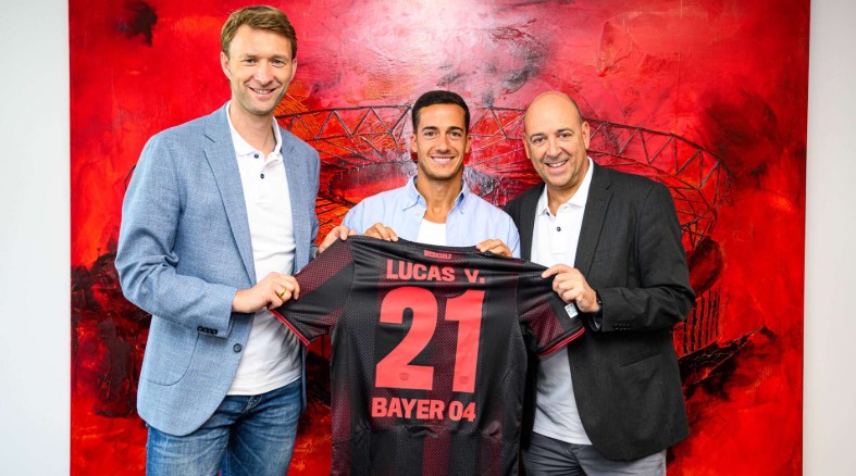 Bayer Leverkusen præsenterer Lucas Vazquez.