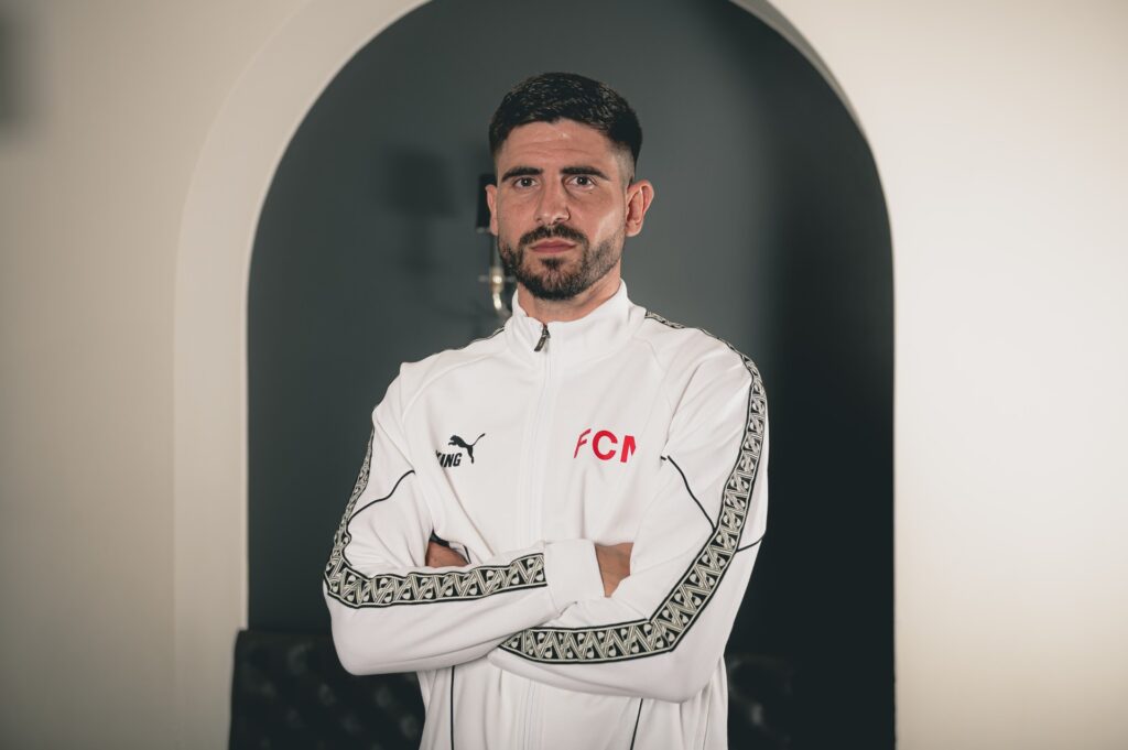 Martin Erlic poserer i civil efter skifte til FCM