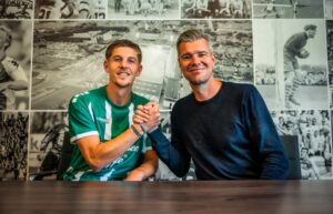 Agesen og Hoedemaker giver hånd