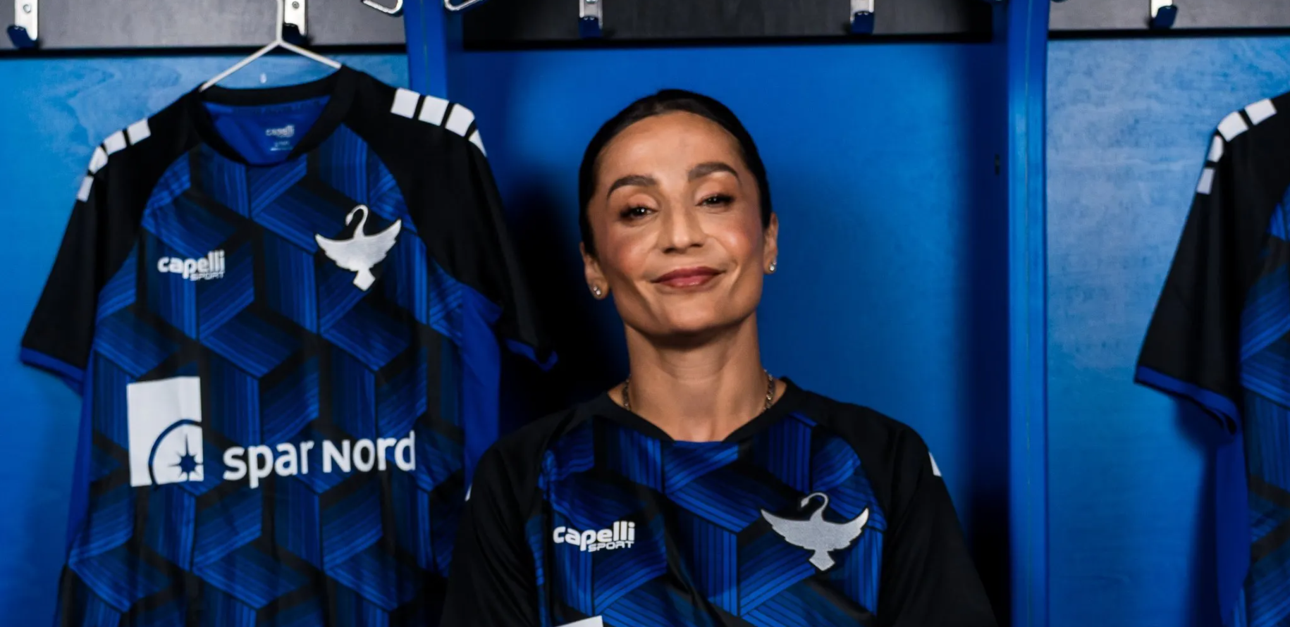 Nadia Nadim bliver præsenteret i HB Køge