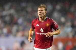 Højlund i kamp for United.