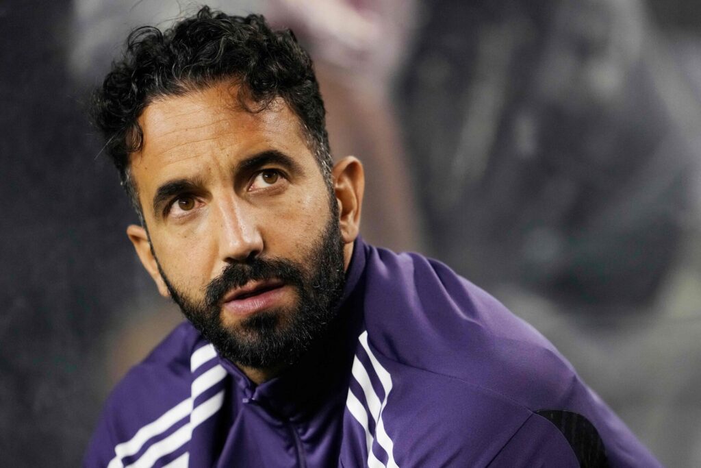 Ruben Amorim på trænerbænken under en Manchester United-kamp