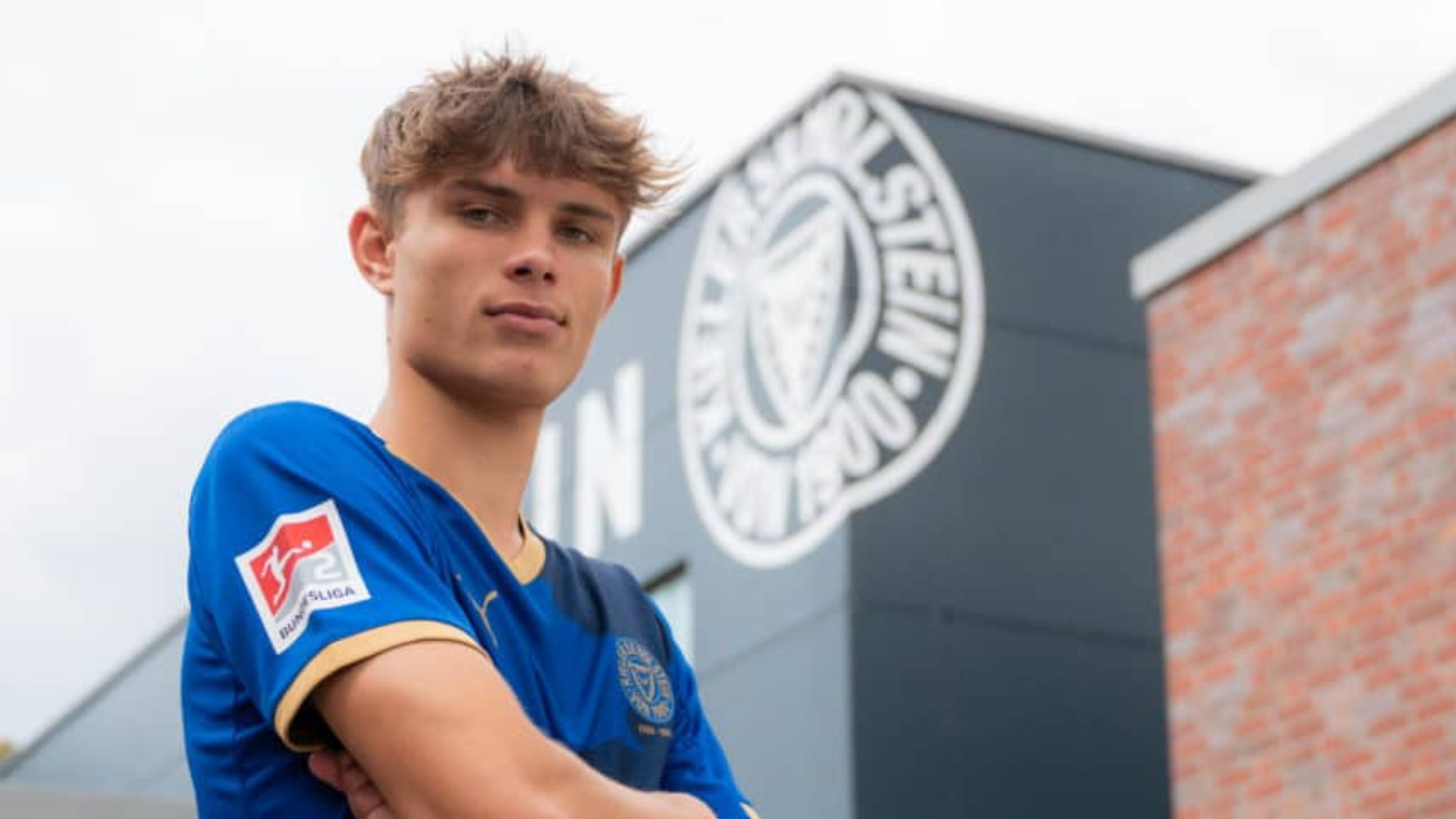 Frederik Roslyng med korslagte arme