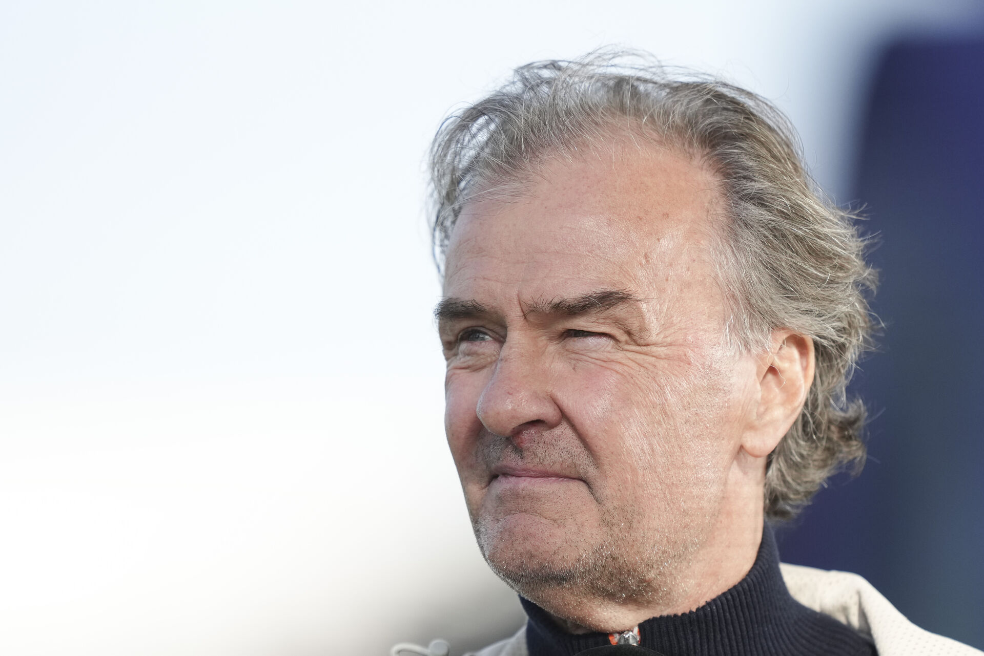 FC Fredericias direktør Stig Pedersen kigger på banen