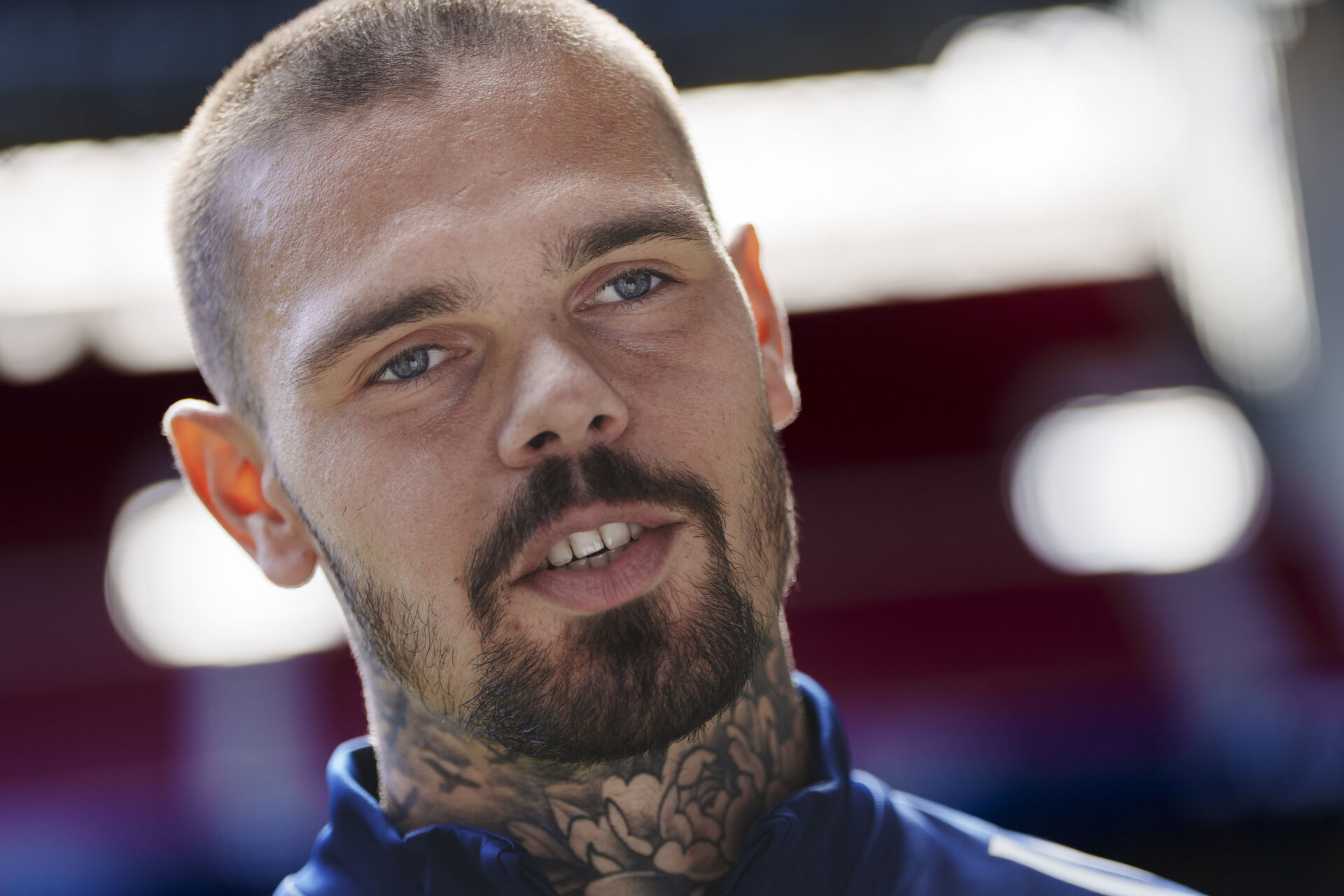 Dominik Kotarski interviews i Parken forud for kamp mod Basel.