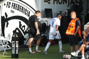 Moukoko forlader banen.