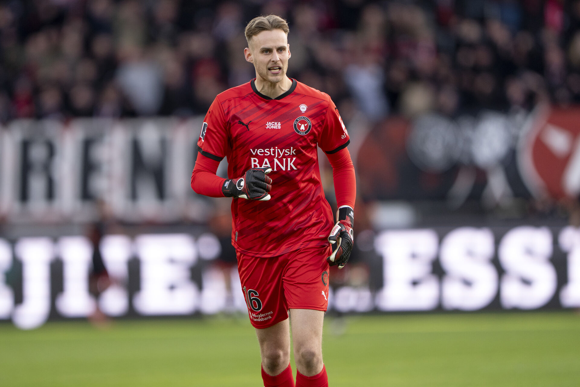 Elias Olafsson under en kamp for FC Midtjylland