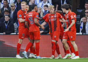 Oliver Sørensen jubler med sine FC Midtjylland-holdkammerater