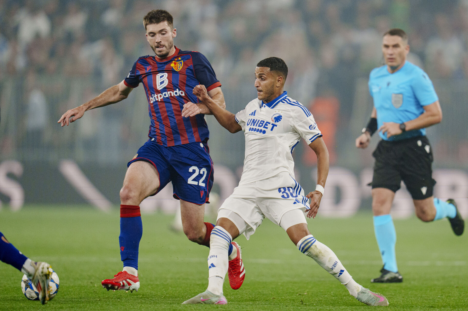 Elias Achouri spiller imod Basel