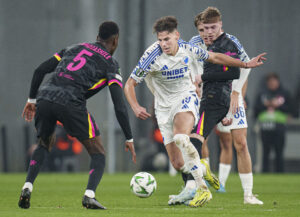 Amin Chiakha på bolden.