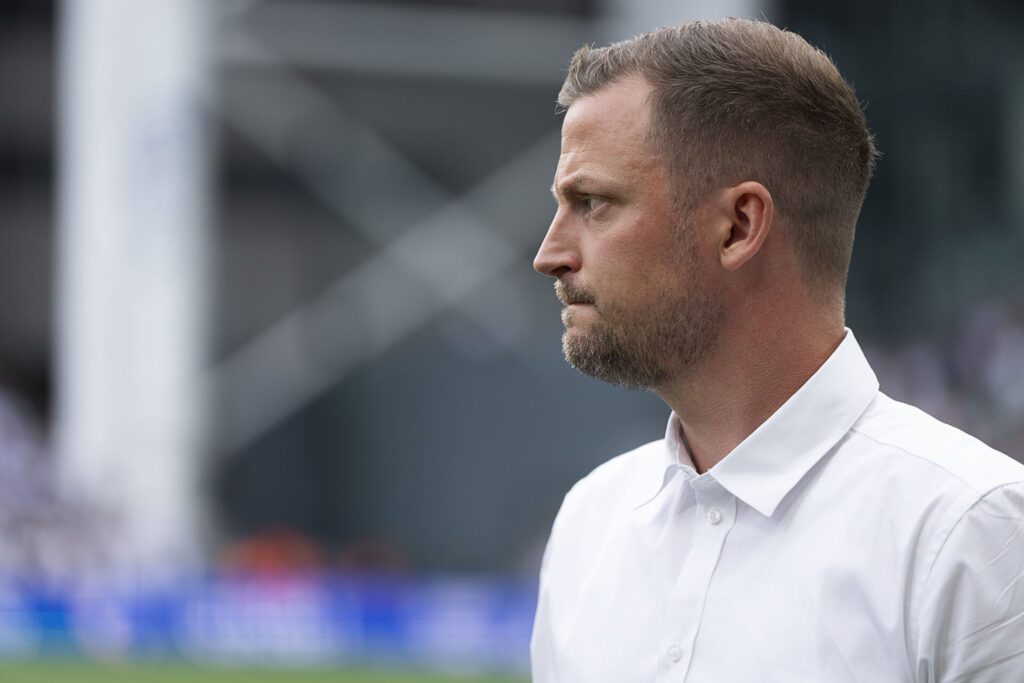 Jacob Neestrup kigger på banne mod Vejle.