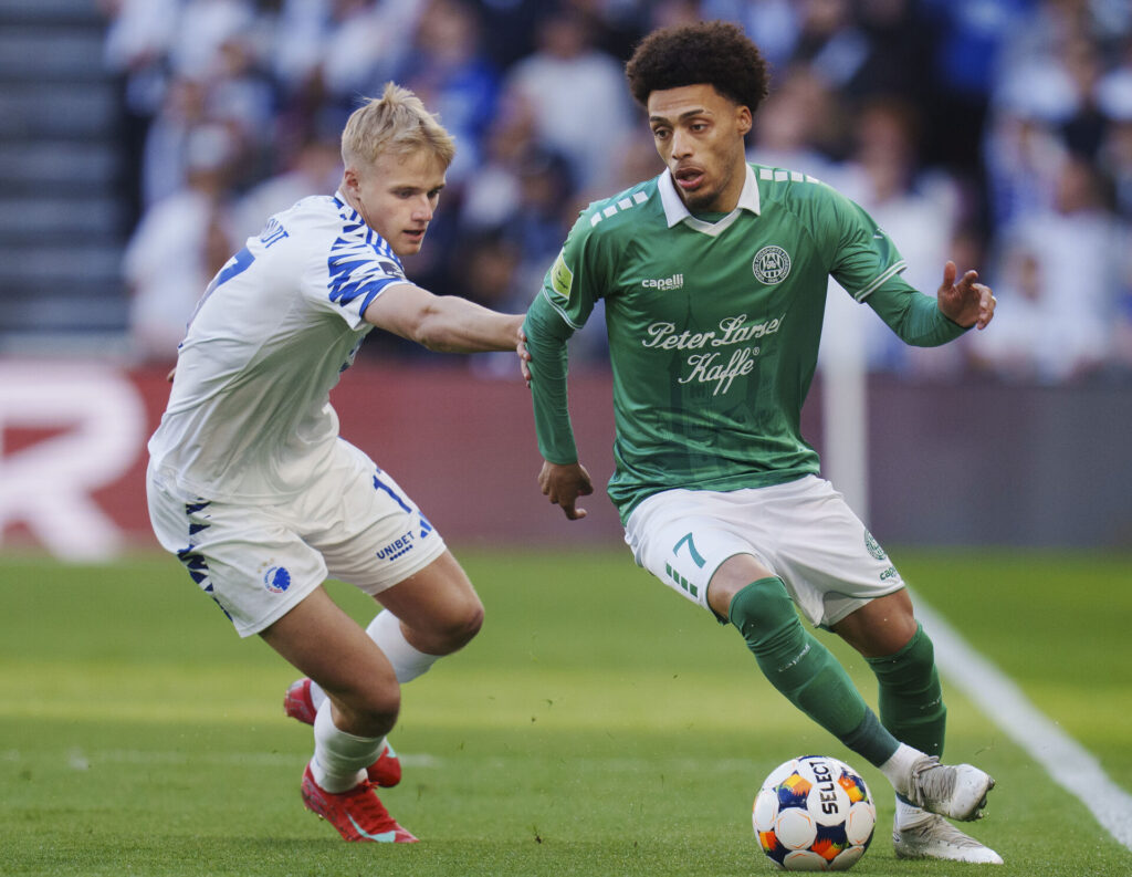 Serginho dribler forbi Froholdt