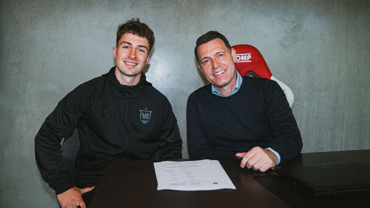 Hetemi underskriver kontrakt