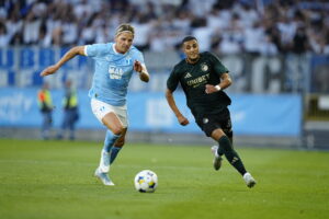 Jens Stryger Larsen og Elias Achouri under en kamp mellem Malmö FF og F.C. København