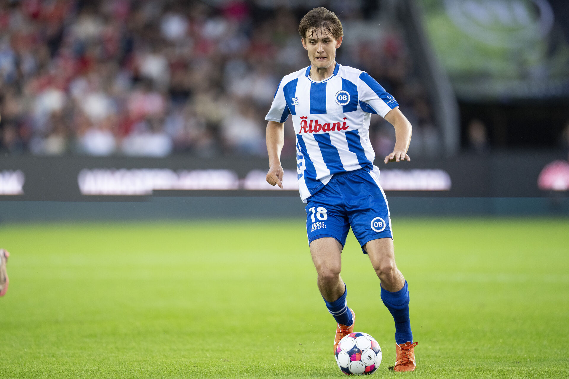 Max Ejdum dribler med bolden.