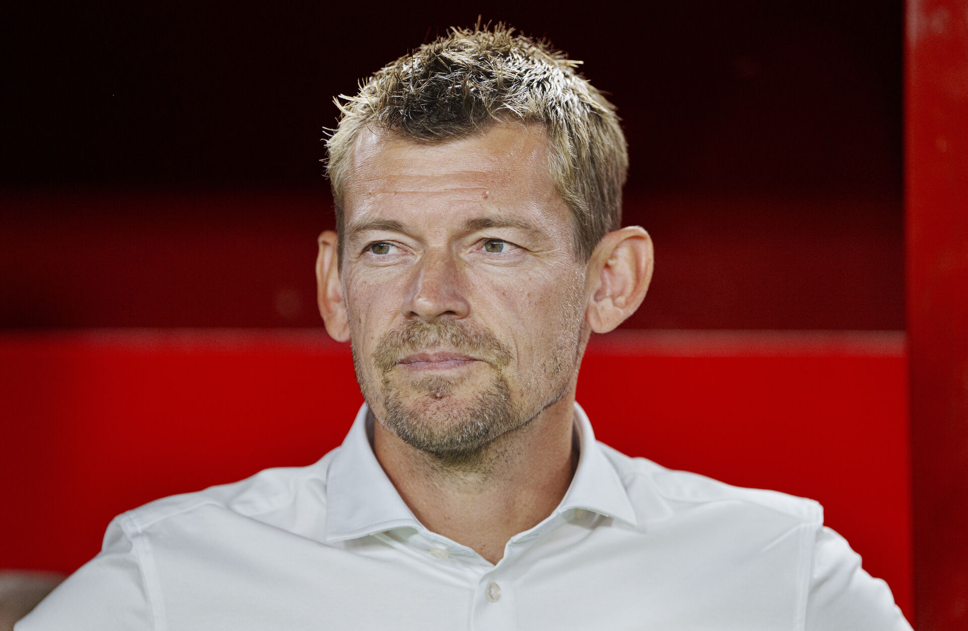 Lars Knudsen i hvid skjorte