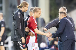 Mike Vestergard omringet af medicinstab