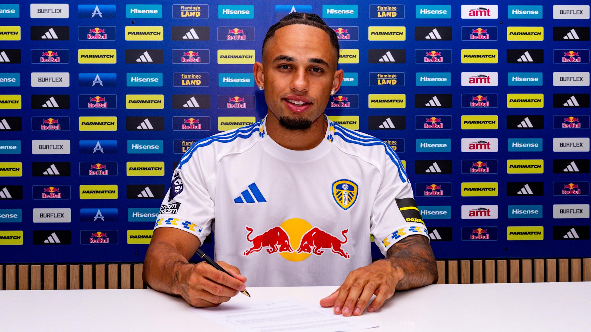 Okafor underskriver i Leeds