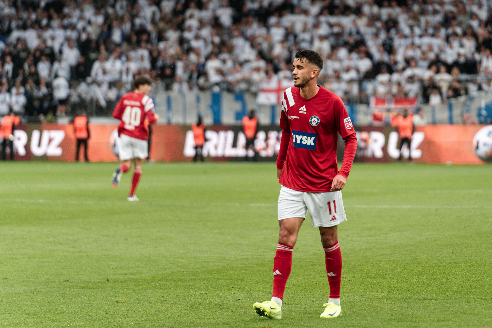 Fredrik Carlsen går rundt på banen i pokalfinalen mod F.C. København.