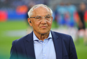 Felix Magath under en fodboldkamp som tv-ekspert.